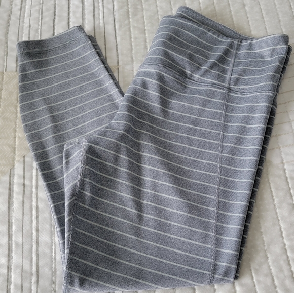 EUC! Athleta Salutation Leggings - XL - Picture 7 of 9